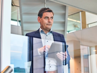 Atradius worker reflects on the news he read on his tablet